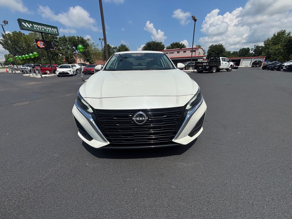 2023 Nissan Altima Image 2