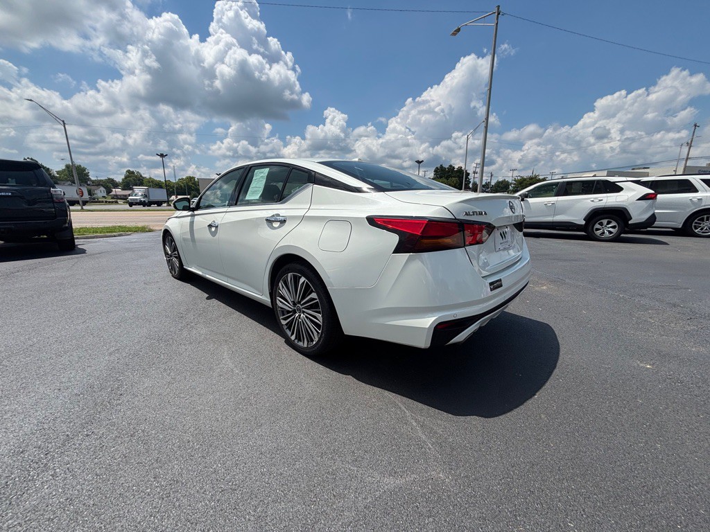 2023 Nissan Altima Image 4