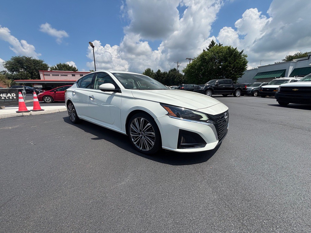 2023 Nissan Altima Image 7