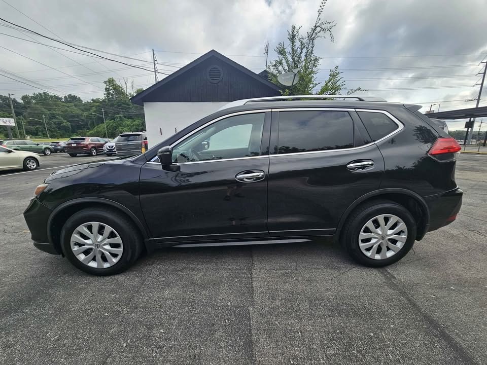 2017 Nissan Rogue Image 2