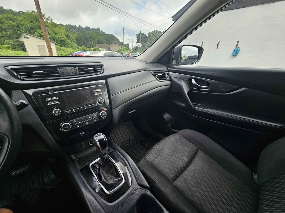 2017 Nissan Rogue Image 10