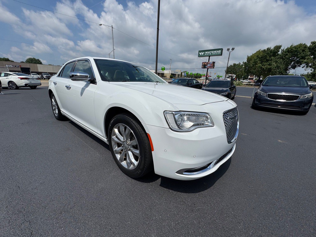 2019 Chrysler 300 Image 2