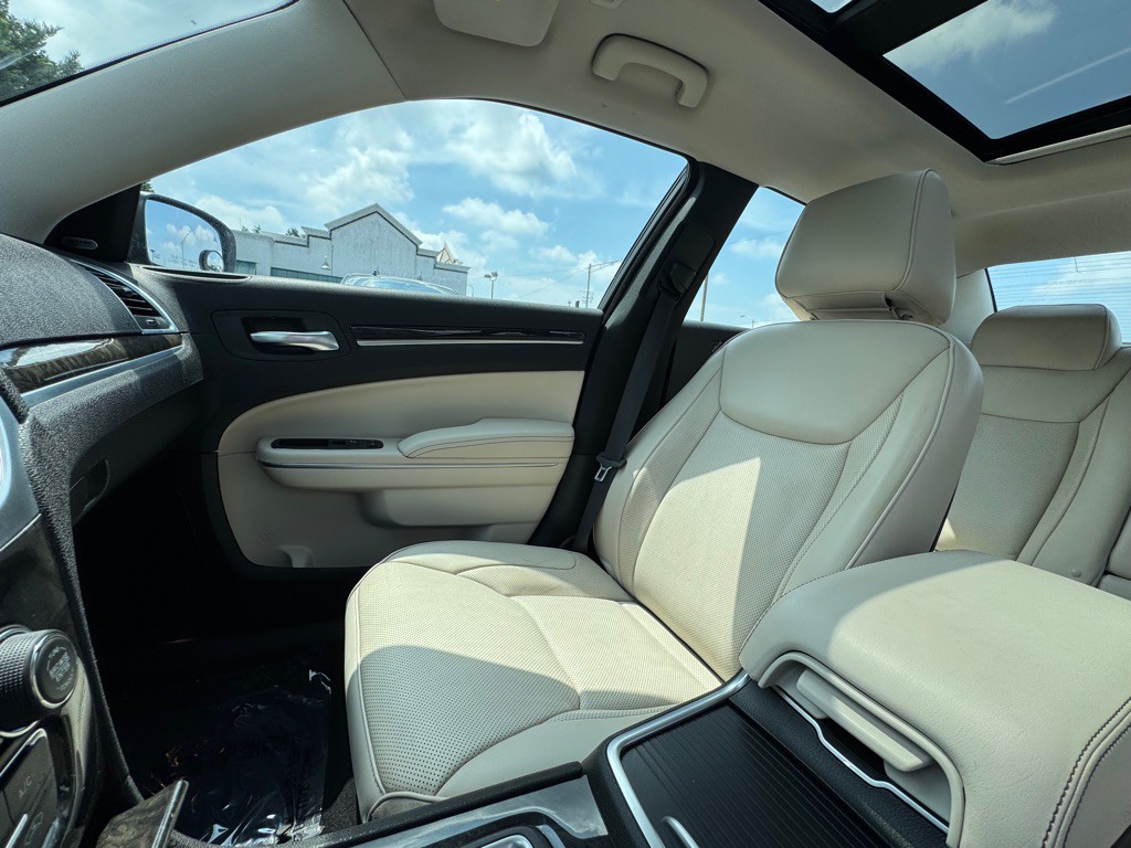 2019 Chrysler 300 Image 7