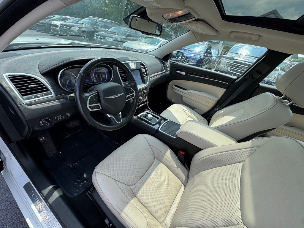 2019 Chrysler 300 Image 8