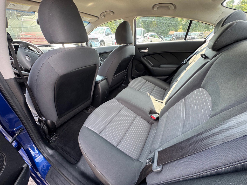 2017 Kia Forte Image 16