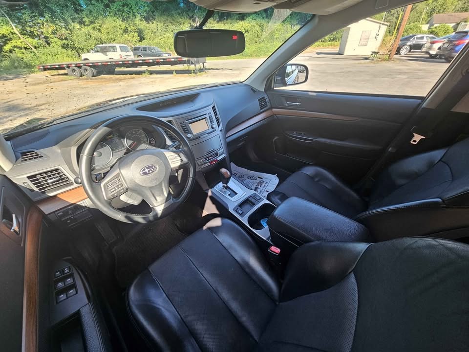 2014 Subaru Outback Image 10