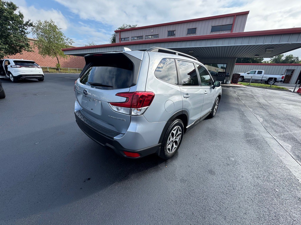 2021 Subaru Forester Image 3
