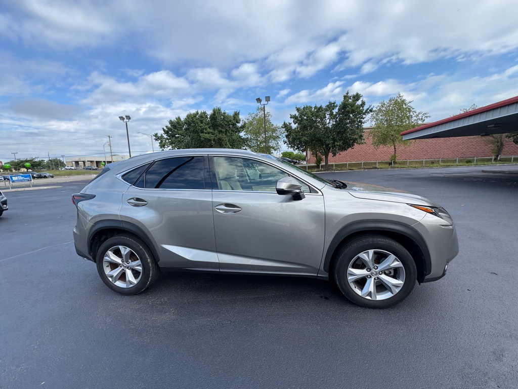 2017 Lexus NX Image 4