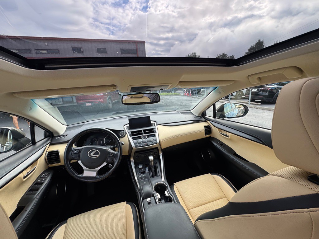 2017 Lexus NX Image 9