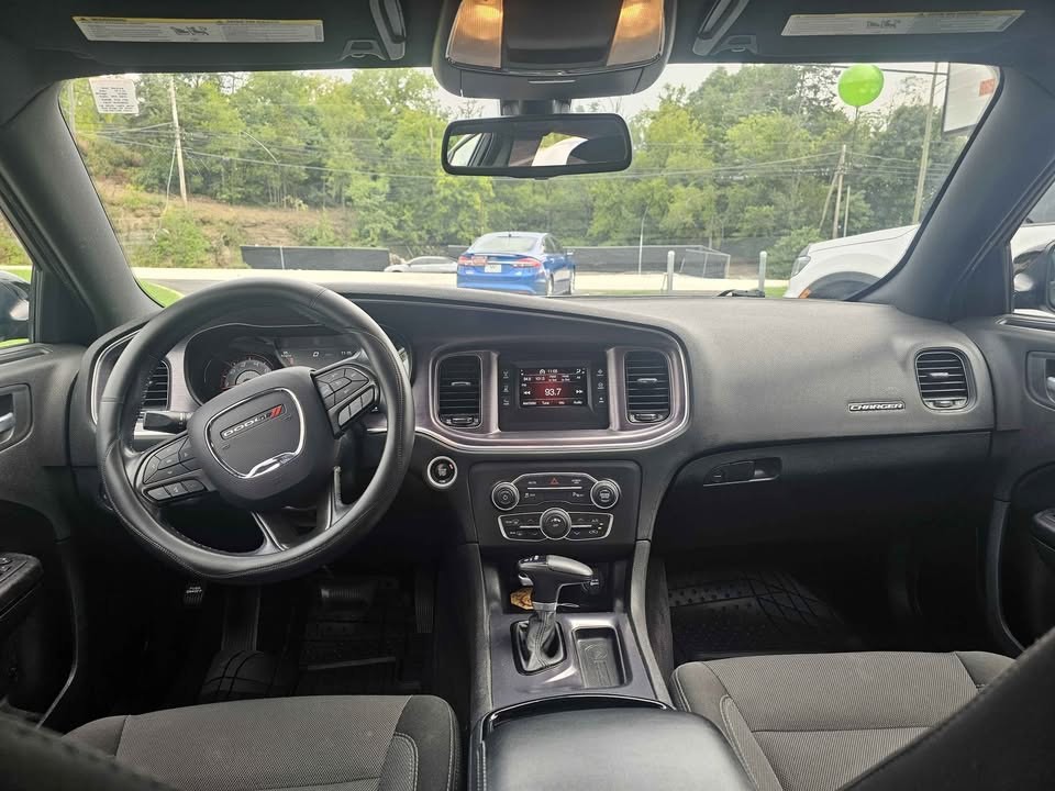 2017 Dodge Charger Image 10
