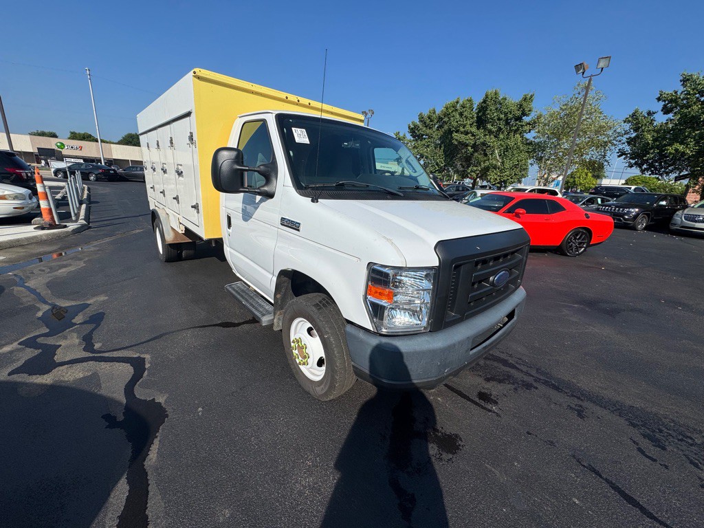 2018 Ford Econoline Image 2