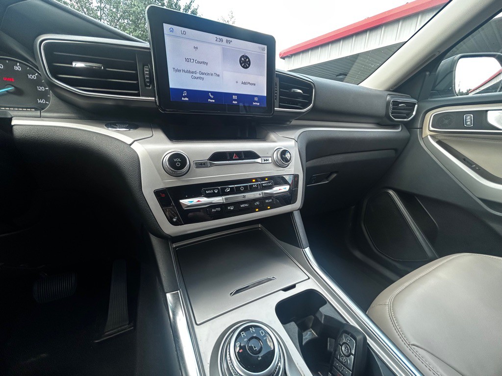 2023 Ford Explorer Image 2