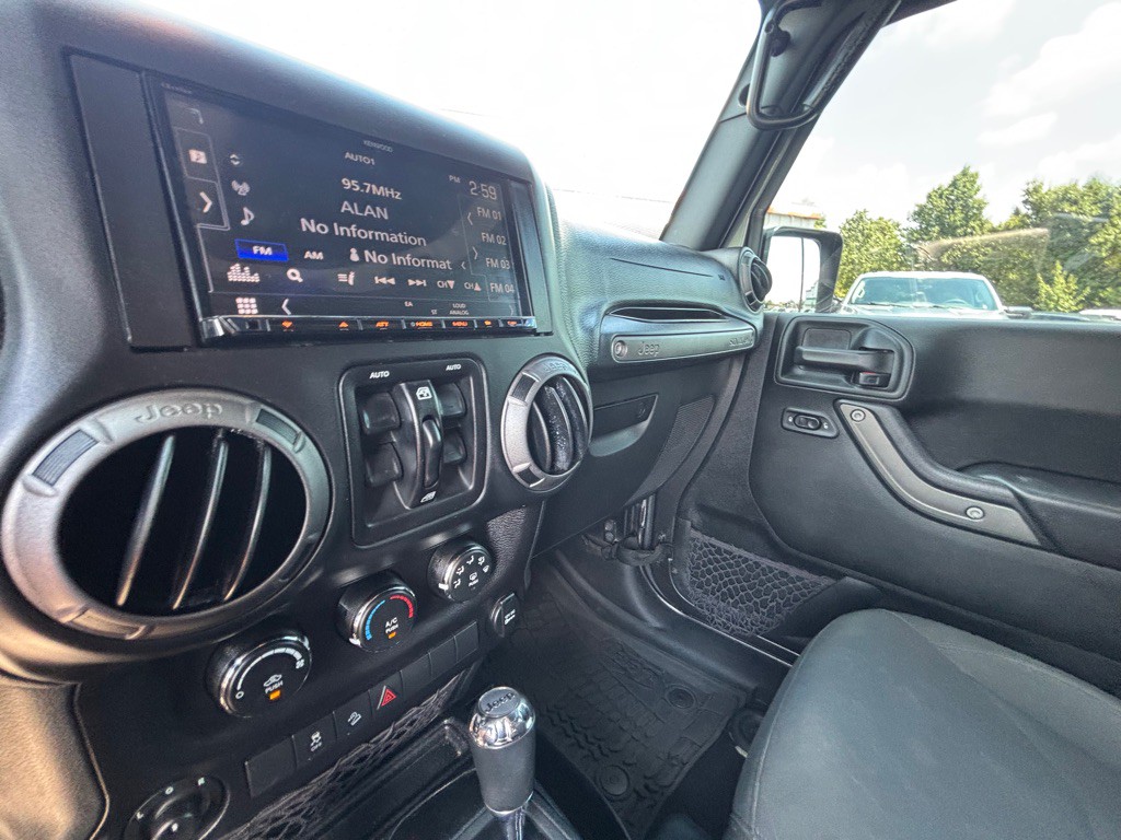 2017 Jeep Wrangler Unlimited Image 12