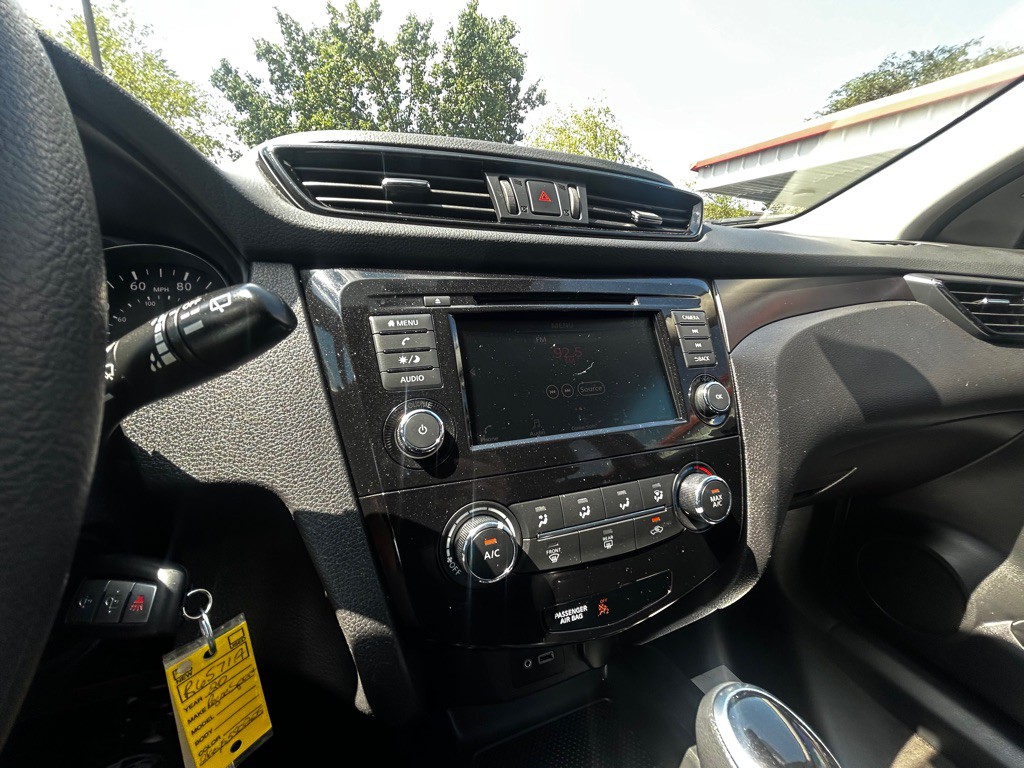 2020 Nissan Rogue Image 10