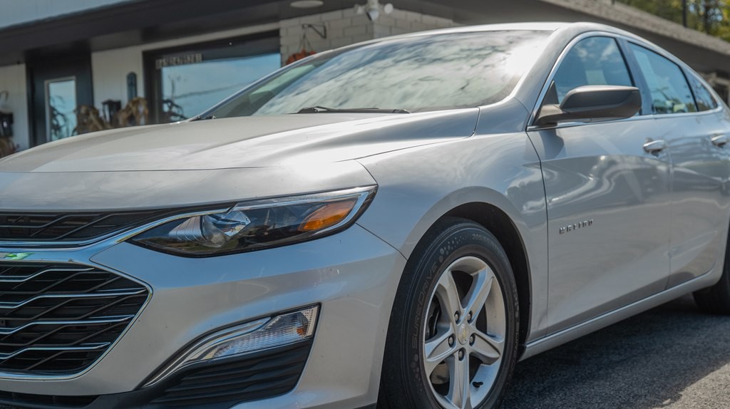 2019 Chevrolet Malibu Image 2