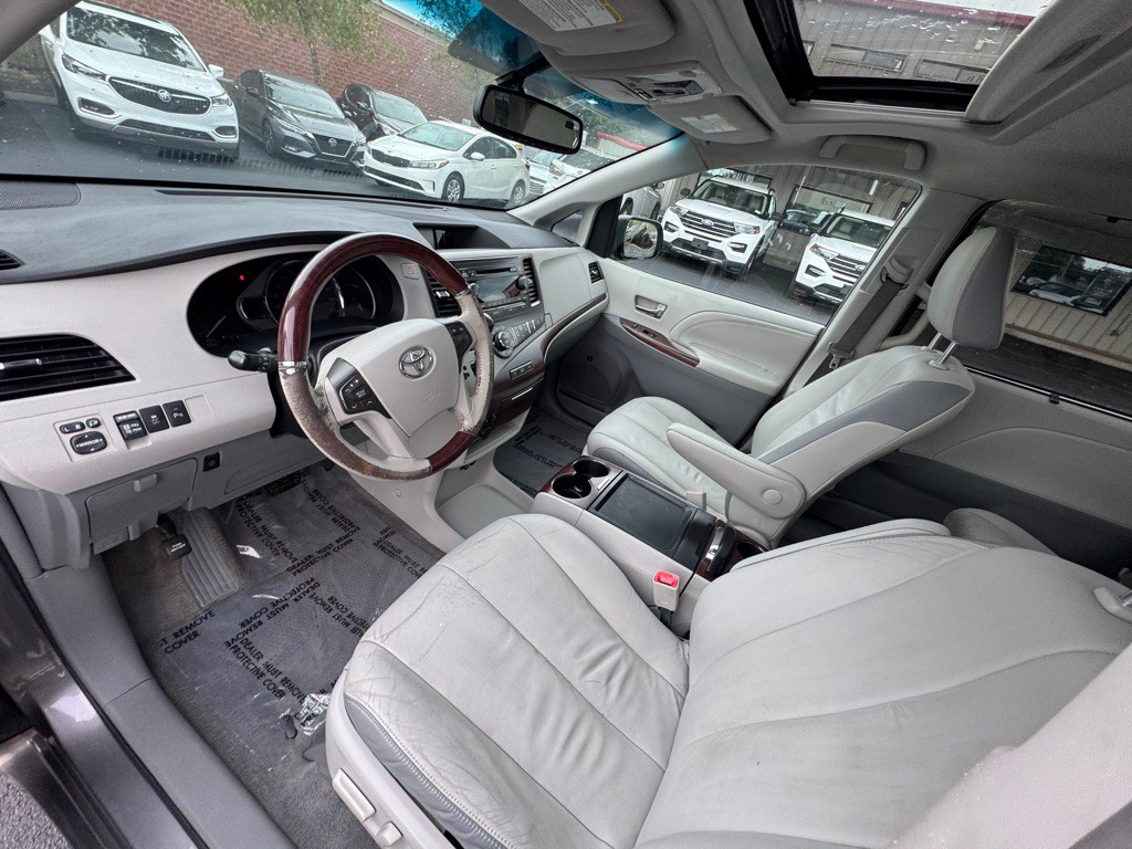 2011 Toyota Sienna Image 10