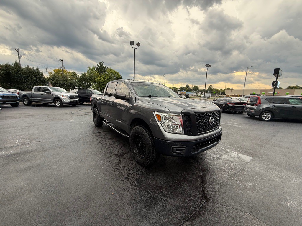 2019 Nissan Titan Image 2