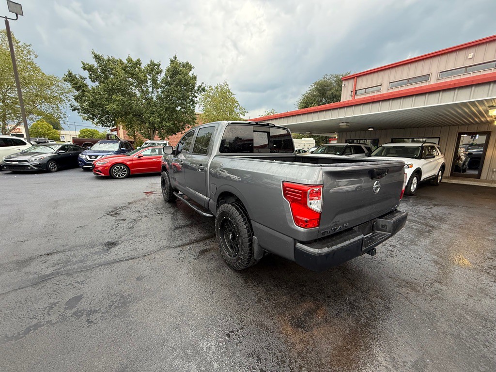 2019 Nissan Titan Image 3