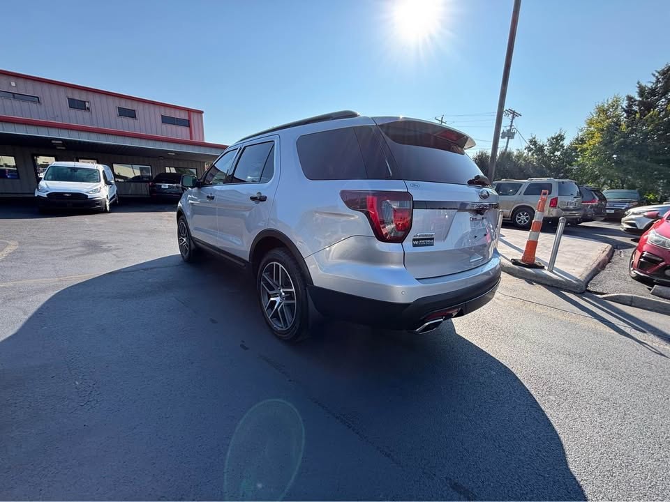 2017 Ford Explorer Image 5