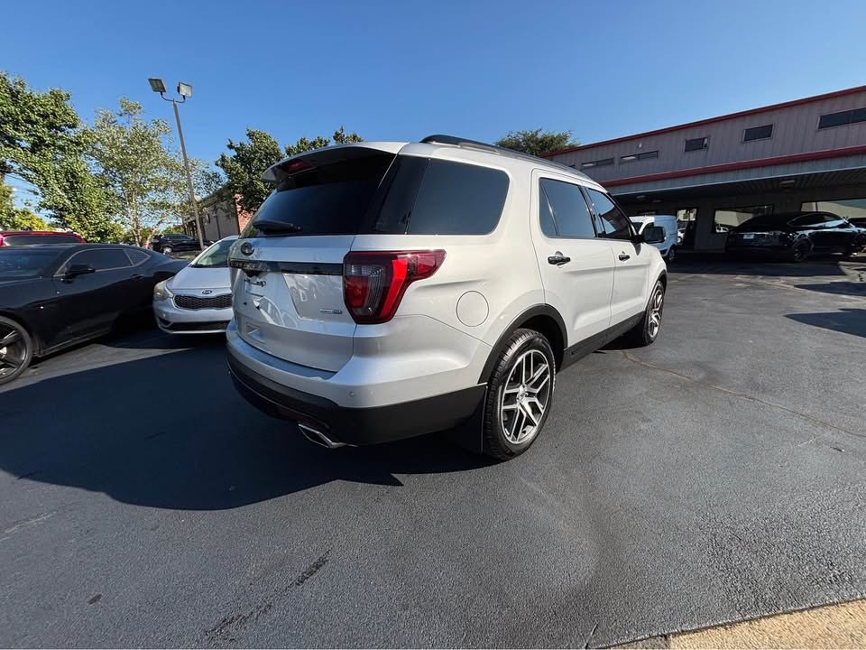 2017 Ford Explorer Image 12