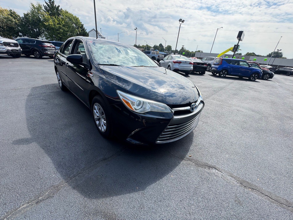2017 Toyota Camry Image 2