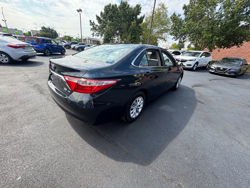 2017 Toyota Camry Image 3