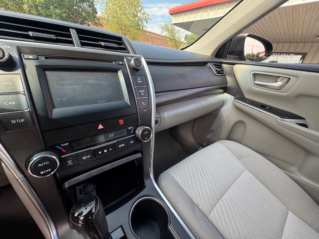 2017 Toyota Camry Image 9