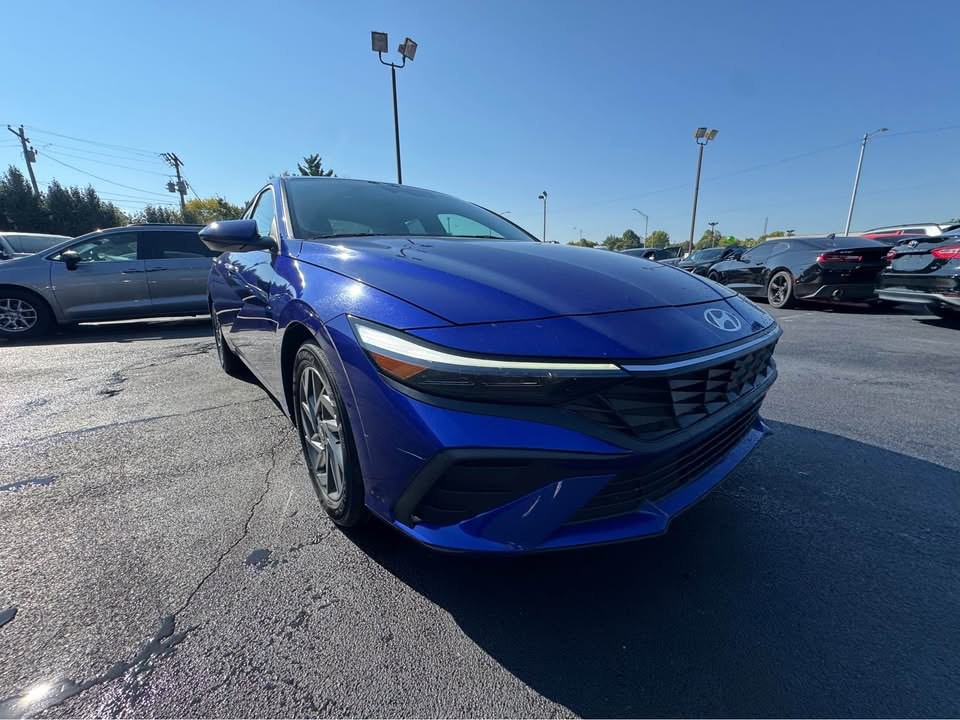 2024 Hyundai Elantra Image 2