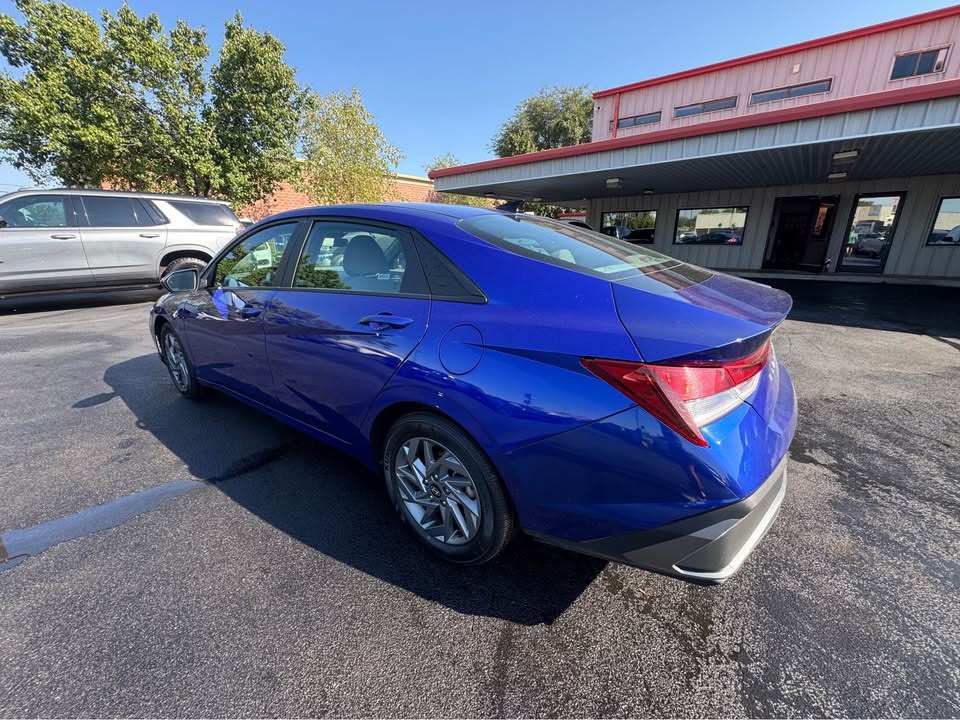 2024 Hyundai Elantra Image 3