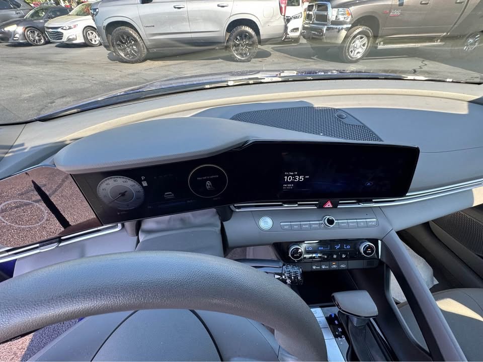 2024 Hyundai Elantra Image 5