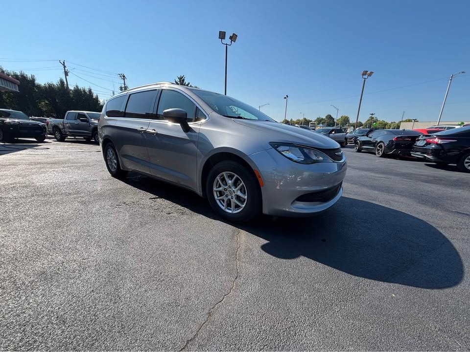2021 Chrysler Voyager Image 4