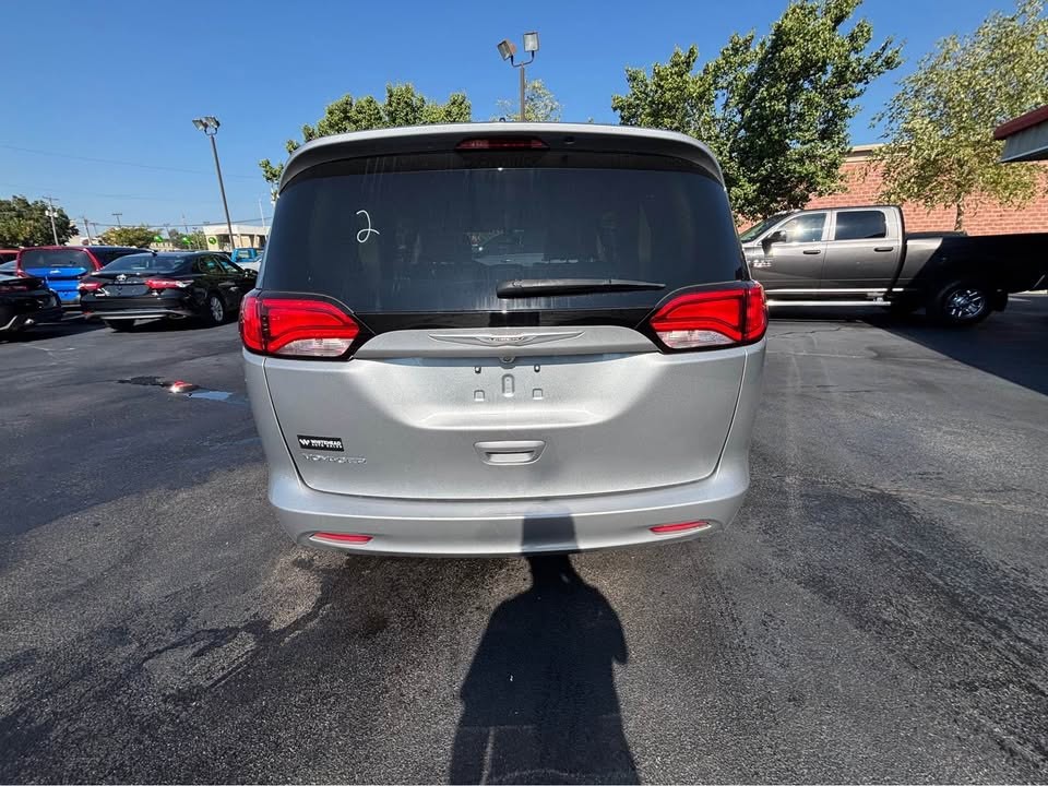 2021 Chrysler Voyager Image 5