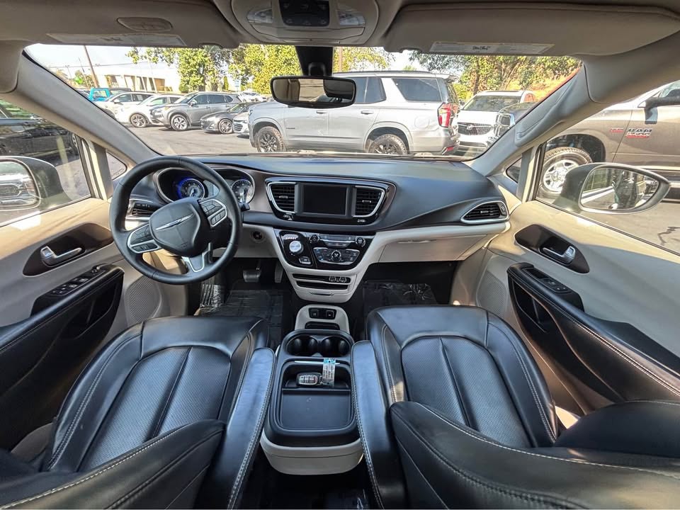 2021 Chrysler Voyager Image 6