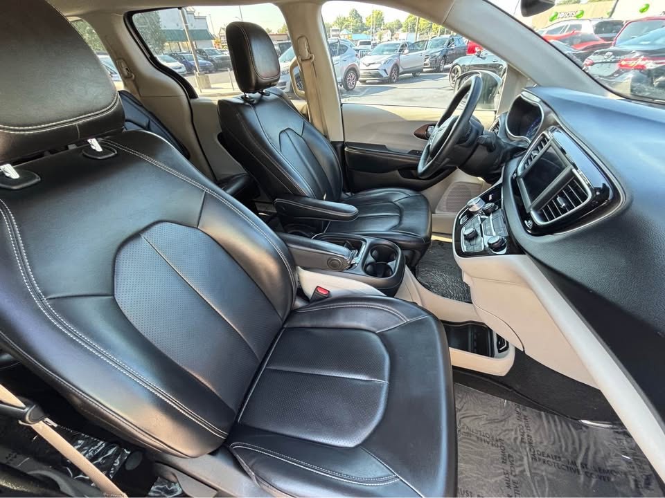 2021 Chrysler Voyager Image 8