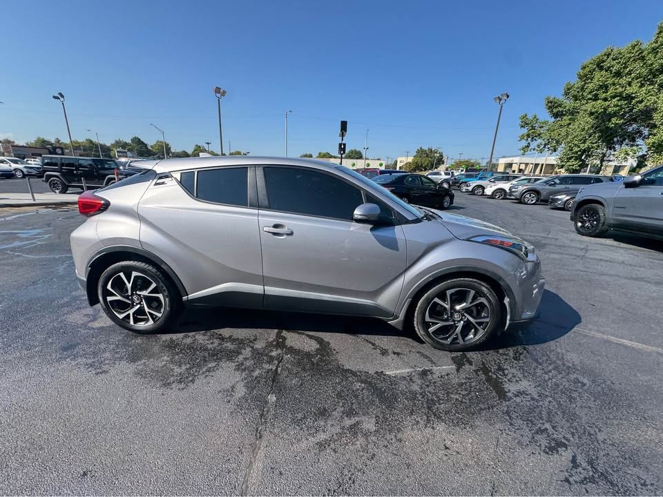 2019 Toyota C-HR Image 2