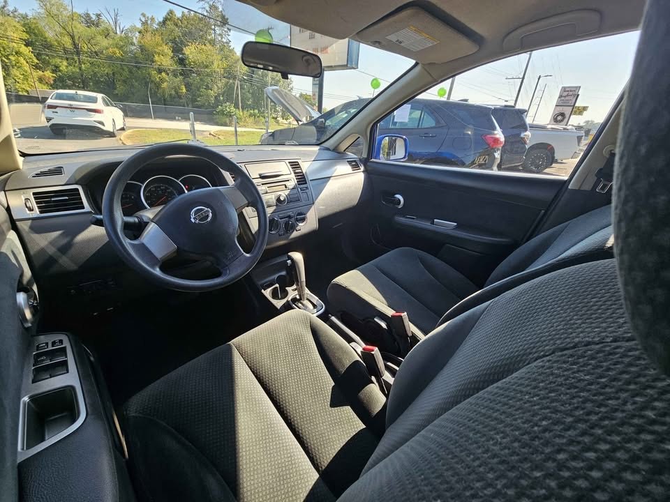 2012 Nissan Versa Image 7