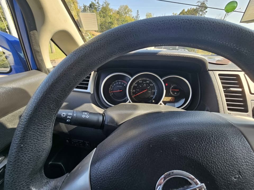 2012 Nissan Versa Image 9