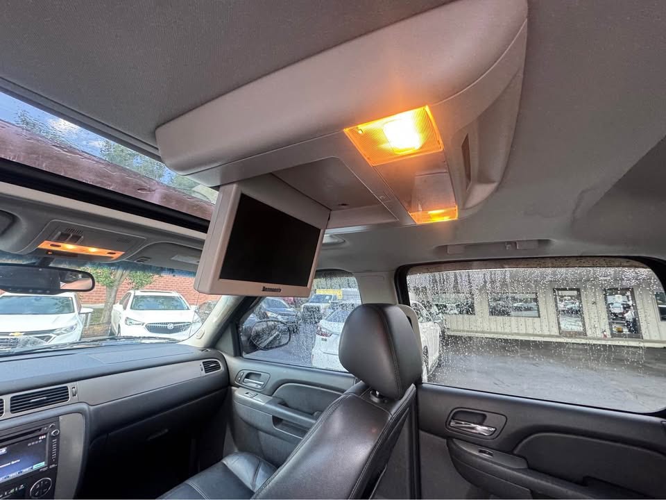 2013 Chevrolet Avalanche Image 11