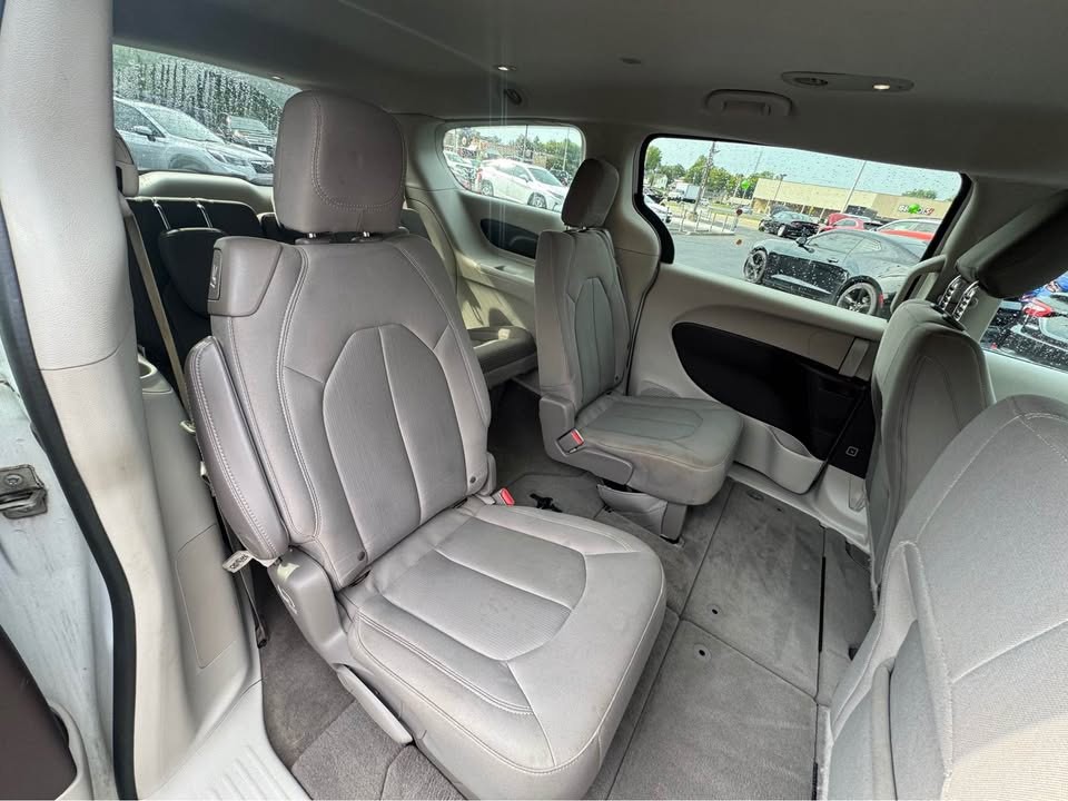 2017 Chrysler Pacifica Image 7
