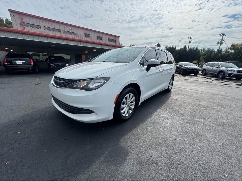 2017 Chrysler Pacifica Image 10