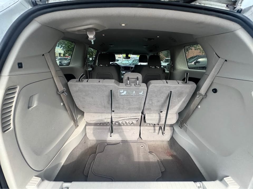 2017 Chrysler Pacifica Image 12