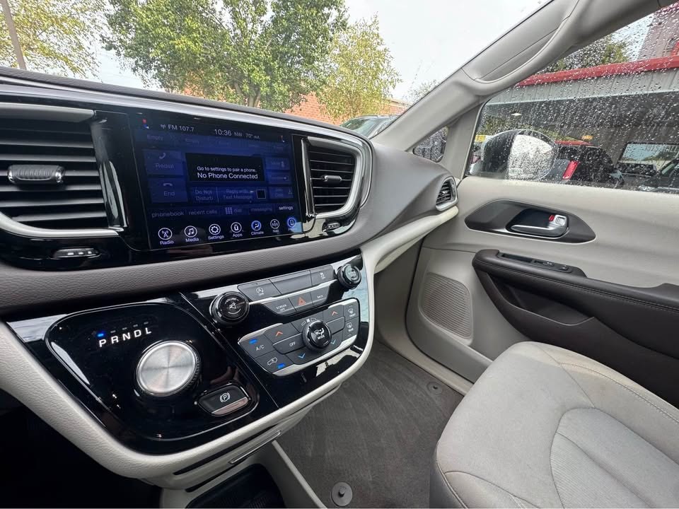 2017 Chrysler Pacifica Image 13