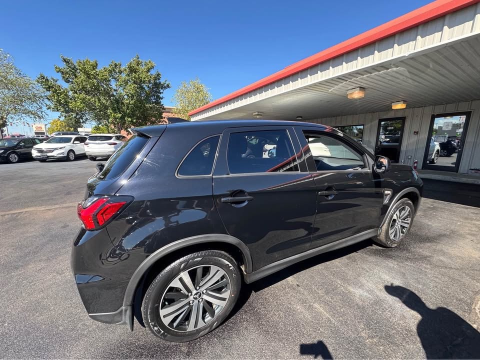 2022 Mitsubishi Outlander Image 3