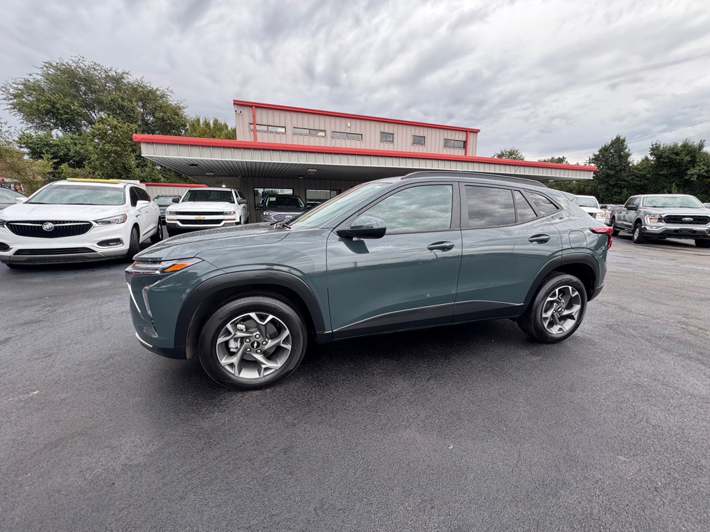 2025 Chevrolet Trax Image 2
