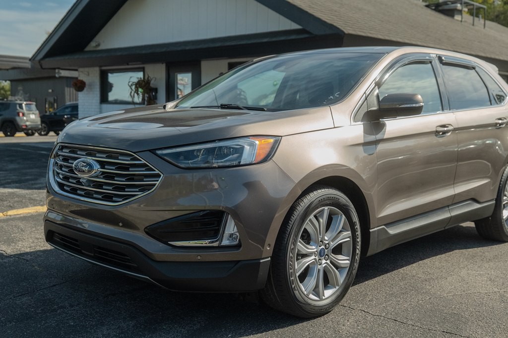 2019 Ford Edge Image 2