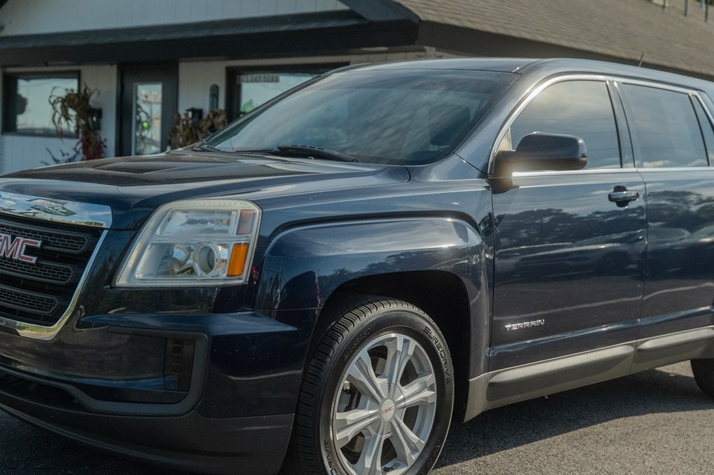 2017 GMC Terrain Image 2