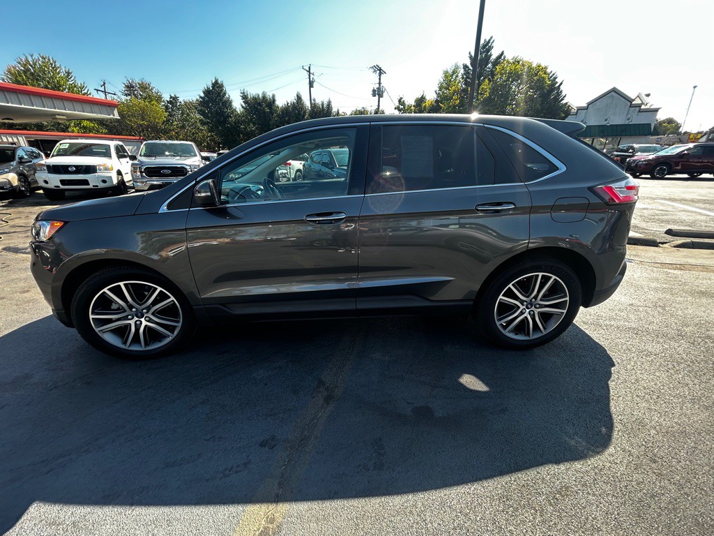 2019 Ford Edge Image 2