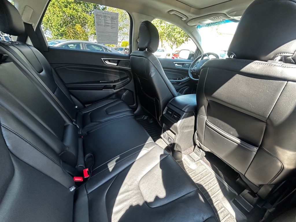 2019 Ford Edge Image 10