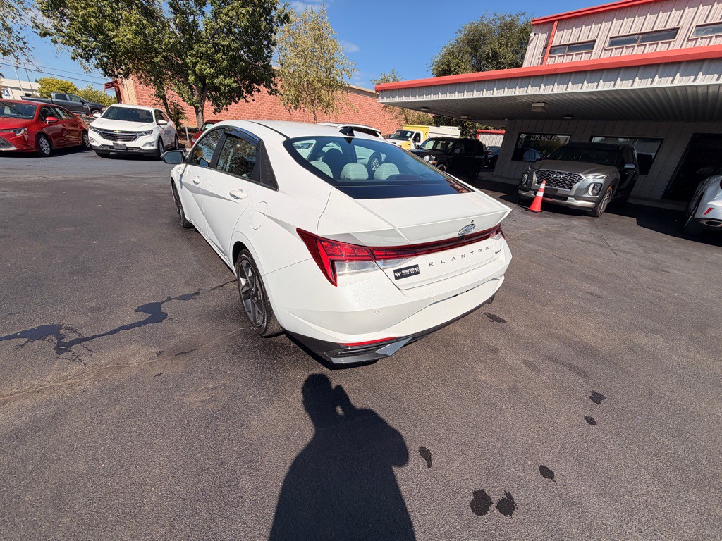 2021 Hyundai Elantra Image 4