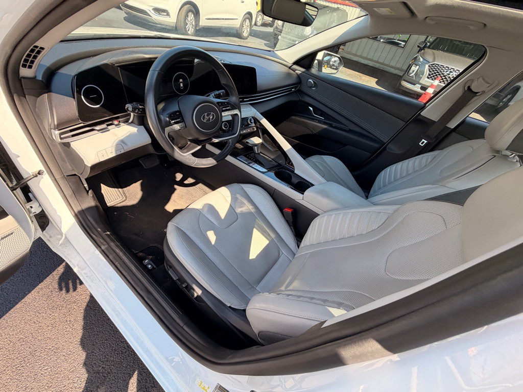2021 Hyundai Elantra Image 9